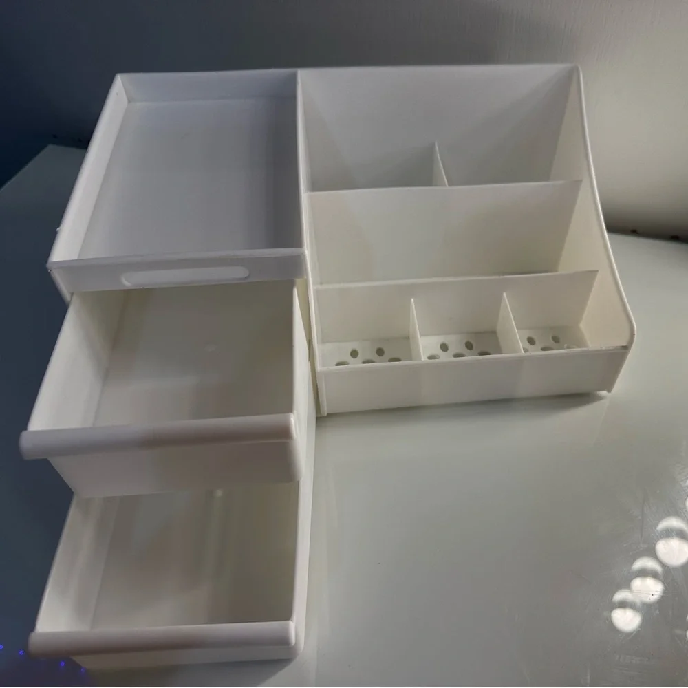 Skincare/makeup organizer holder.